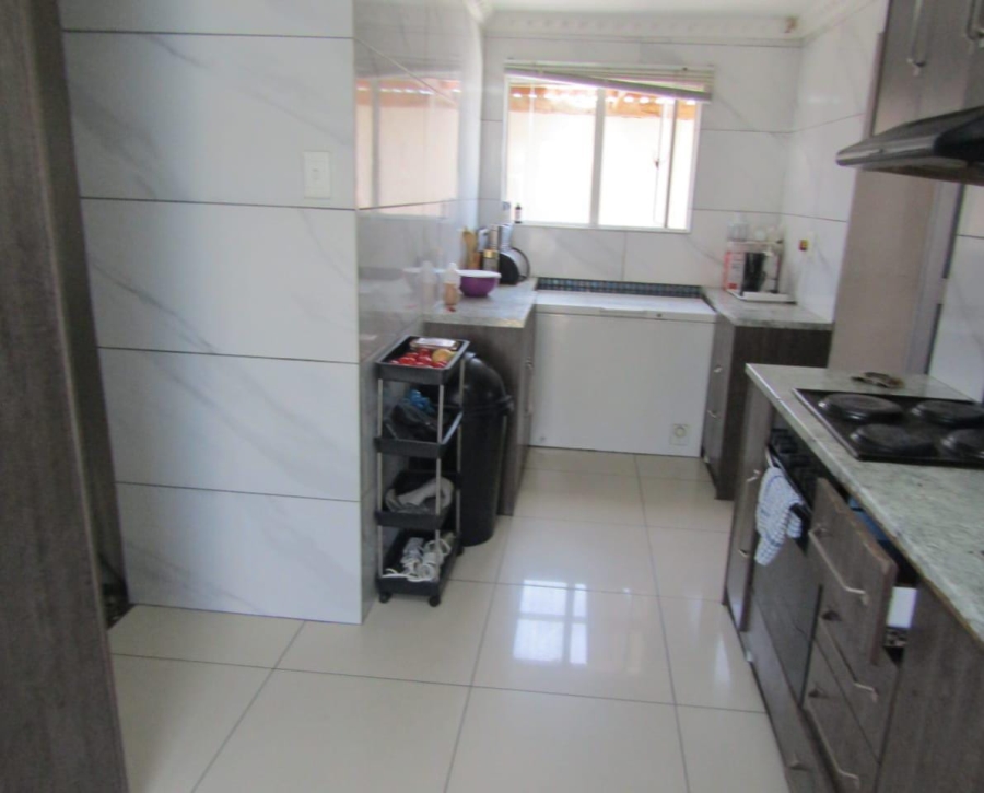 4 Bedroom Property for Sale in Roosendal Western Cape